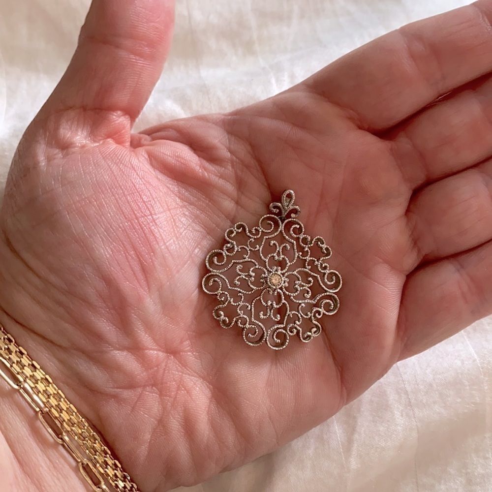 Gorgeous sterling silver filagree lace pendant with genuine champagne diamond💎 - Picture 2 of 6